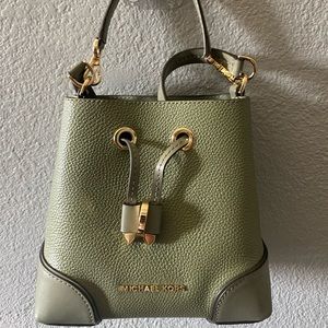 Michael Kors Mercer Gallery Bucket XS